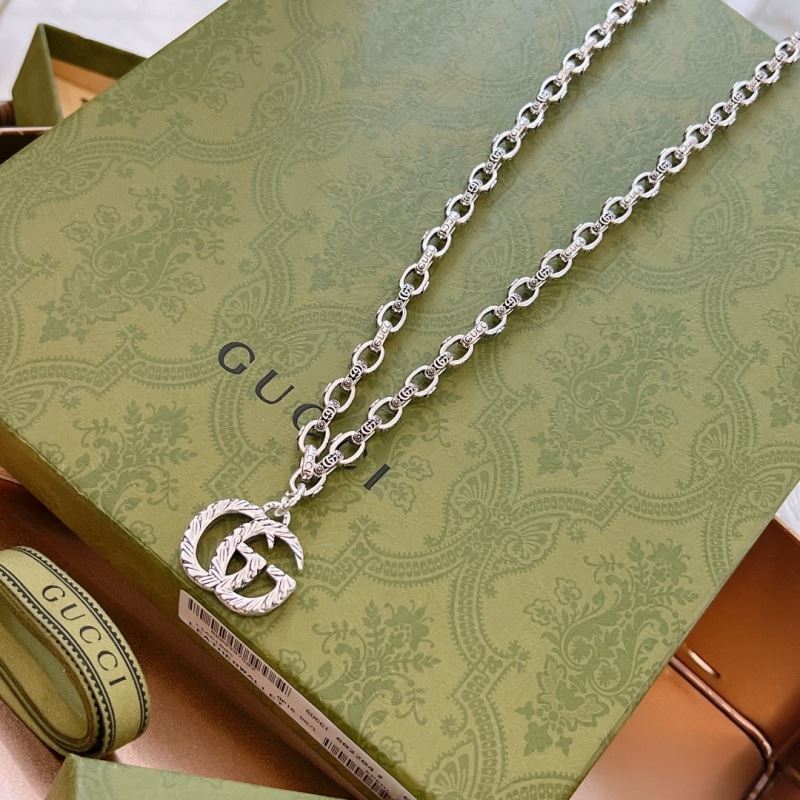 G*u*i necklaces